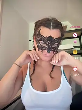 Loveblackzilla online show from May 2026 12:32:01 PM