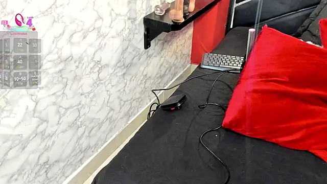 IVISBOUNCYASS online show from April 2026 12:55:01 PM