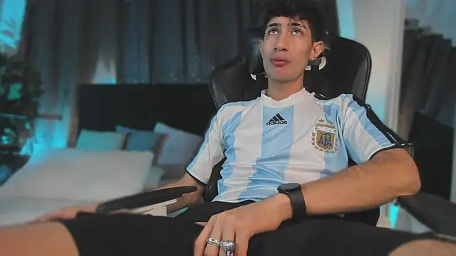 NovaaWheler online show from April 2026 09:05:02 PM