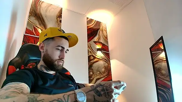 Luke davis01 online show from April 2026 01:12:01 PM