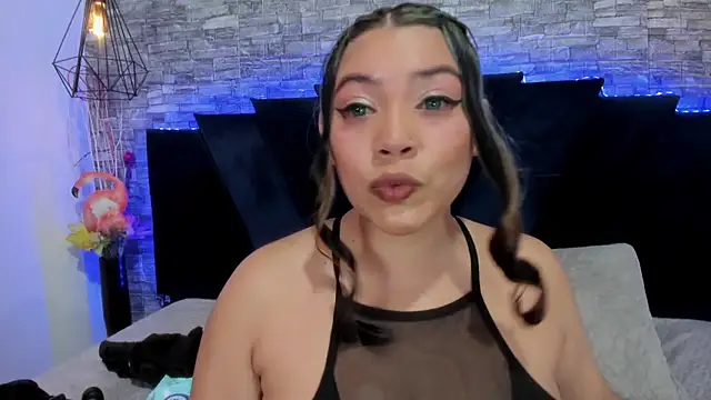 Sophia Brunett online show from April 2026 01:41:01 PM