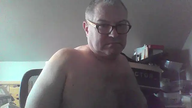 mkestr69 online show from February 2026 09:48:02 PM
