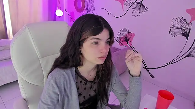 Isabela Fiorelli online show from April 2026 01:32:02 PM