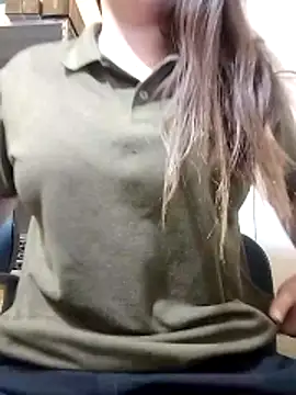 Ezella1 online show from December 2025 12:01:02 PM