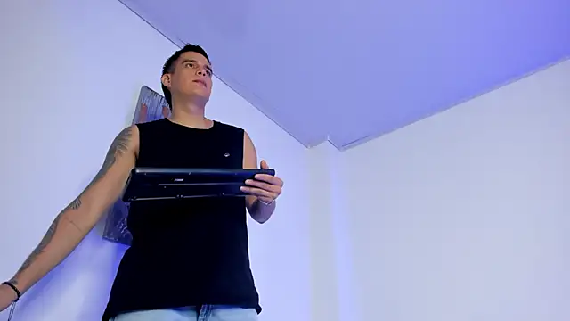 hugosan12 online show from March 2026 04:35:01 PM