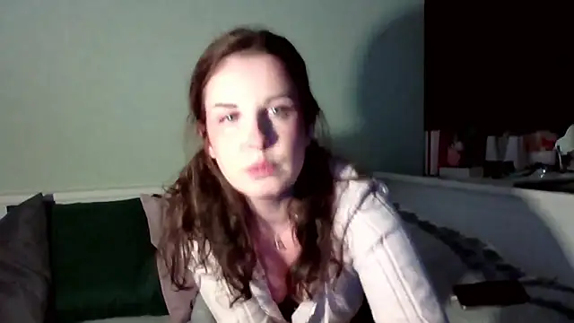 Snapshot of MollyBer chatting on February 2026 07:10:01 PM MollyBer online show from February 2026 07:10:01 PM