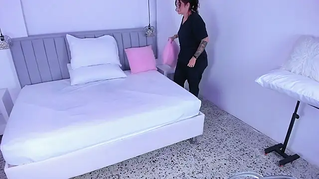 isolari  online show from December 2024 04:15:02 AM