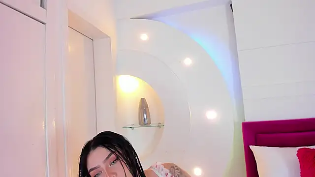 isolari  online show from February 2025 12:05:02 PM