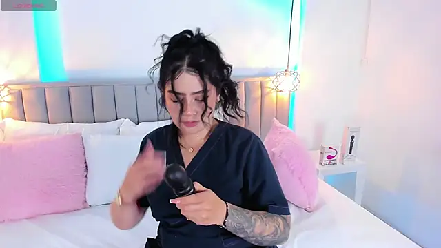 isolari  online show from February 2025 04:15:01 AM