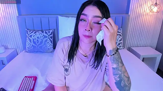 isolari  online show from March 2025 04:49:02 AM