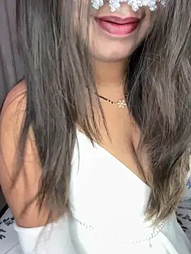 Snapshot of WifyHubby_38 chatting on February 2026 06:39:02 PM WifyHubby 38 online show from February 2026 06:39:02 PM