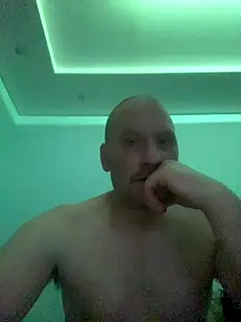 Krzysiekg123 online show from December 2025 09:52:02 PM