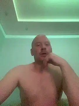 Krzysiekg123 online show from February 2026 08:23:01 PM