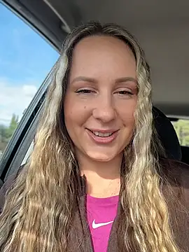 Snapshot of Mona_Plus chatting on May 2026 07:50:02 AM Mona Plus online show from May 2026 07:50:02 AM