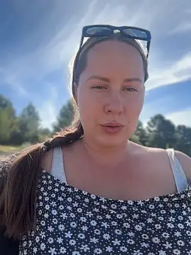 Snapshot of Mona_Plus chatting on May 2026 07:47:01 AM Mona Plus online show from May 2026 07:47:01 AM