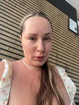 Snapshot of Mona_Plus chatting on May 2026 09:16:01 AM Mona Plus online show from May 2026 09:16:01 AM