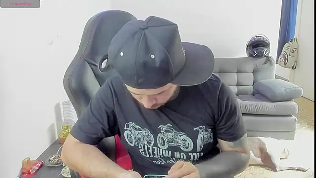 ragnar lothbrok777 online show from April 2026 06:12:01 PM