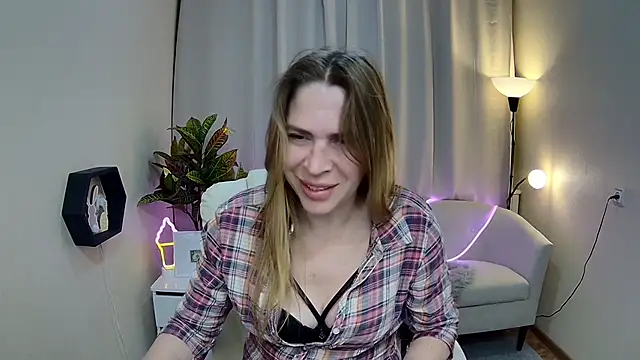 Snapshot of TessaDaybreak chatting on May 2026 06:32:03 AM TessaDaybreak online show from May 2026 06:32:03 AM