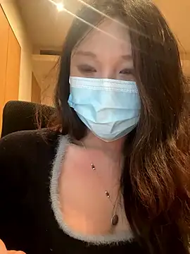 EstelleXU online show from March 2025 03:18:01 PM