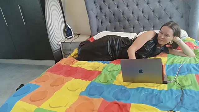 eatmypie69 online show from April 2026 09:59:01 AM