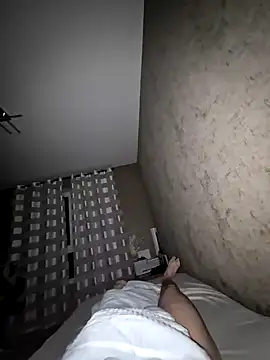 Snapshot of DerechteJunge chatting on February 2025 05:43:02 AM DerechteJunge online show from February 2025 05:43:02 AM