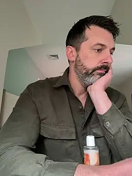 Snapshot of plaintreebull chatting on March 2026 05:06:01 PM plaintreebull online show from March 2026 05:06:01 PM