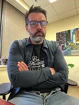 Snapshot of plaintreebull chatting on April 2026 04:15:01 PM plaintreebull online show from April 2026 04:15:01 PM