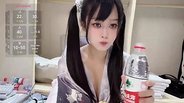 yueyue2003 online show from April 2026 01:00:02 PM