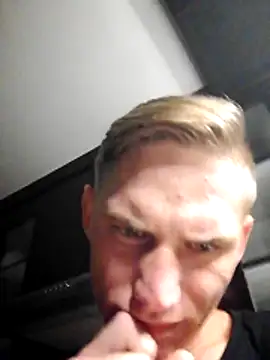 Ruanie online show from April 2026 09:39:33 PM