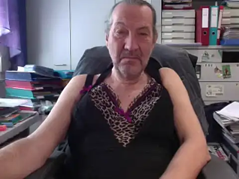 HMStraps01 online show from March 2025 10:11:01 AM