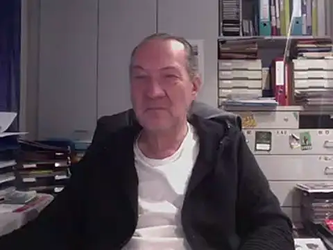 HMStraps01 online show from November 2025 12:48:01 PM