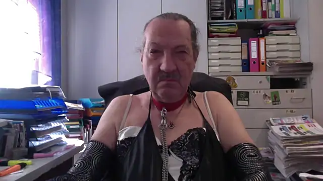 HMStraps01 online show from April 2026 11:18:02 AM