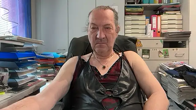 HMStraps01 online show from April 2026 09:45:01 AM