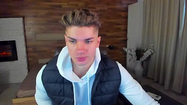 MaxKaiden online show from March 2026 06:31:02 AM