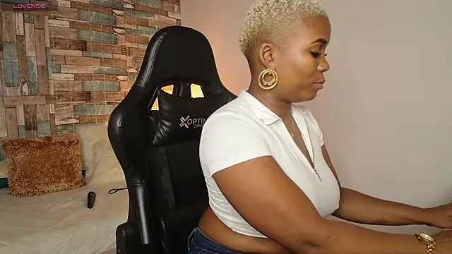 DashaSousaa online show from April 2026 02:18:02 PM