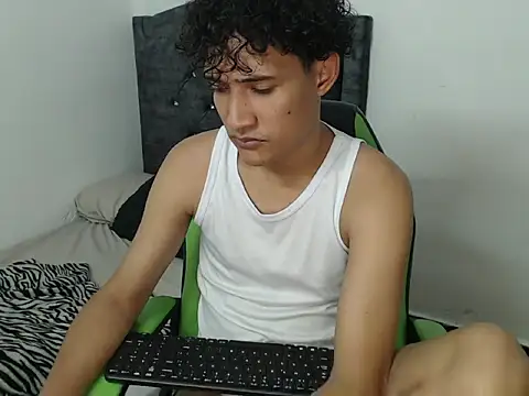 Snapshot of Boy_coll chatting on March 2026 05:33:02 AM Boy coll online show from March 2026 05:33:02 AM