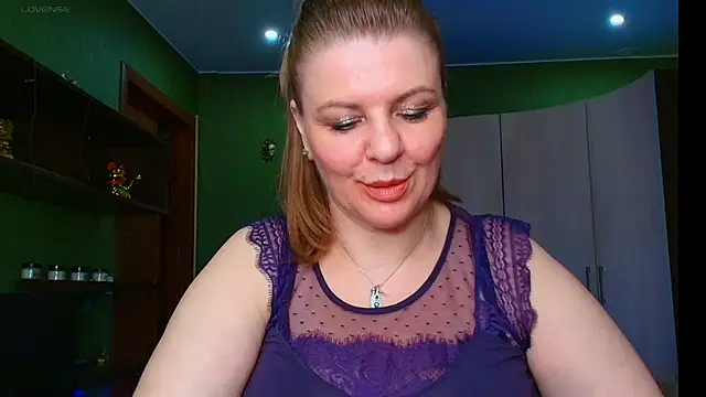 Snapshot of VeronikawGold chatting on June 2026 03:40:01 PM VeronikawGold online show from June 2026 03:40:01 PM