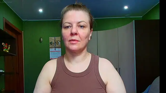 Snapshot of VeronikawGold chatting on June 2026 07:42:01 AM VeronikawGold online show from June 2026 07:42:01 AM