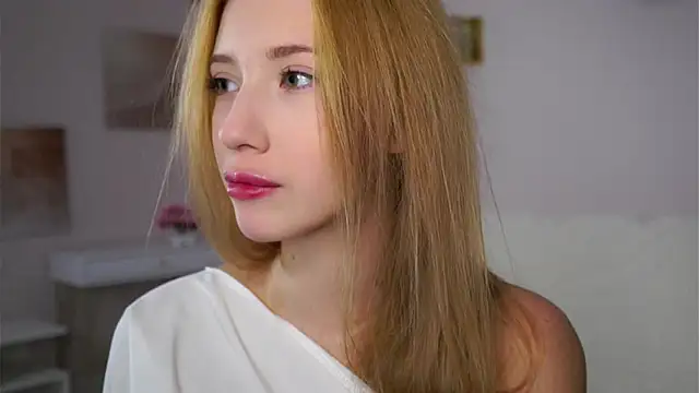 SunnivaCovil online show from December 2025 02:48:01 PM