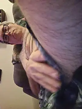 Snapshot of Smallone327 chatting on December 2025 04:41:01 AM Smallone327 online show from December 2025 04:41:01 AM