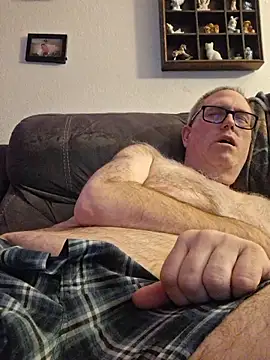 Snapshot of Smallone327 chatting on March 2026 06:14:01 AM Smallone327 online show from March 2026 06:14:01 AM