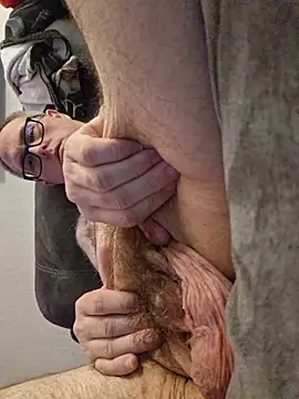 Snapshot of Smallone327 chatting on April 2026 04:46:01 AM Smallone327 online show from April 2026 04:46:01 AM