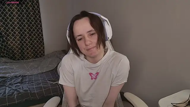 Luna Loveee online show from April 2026 04:18:02 AM