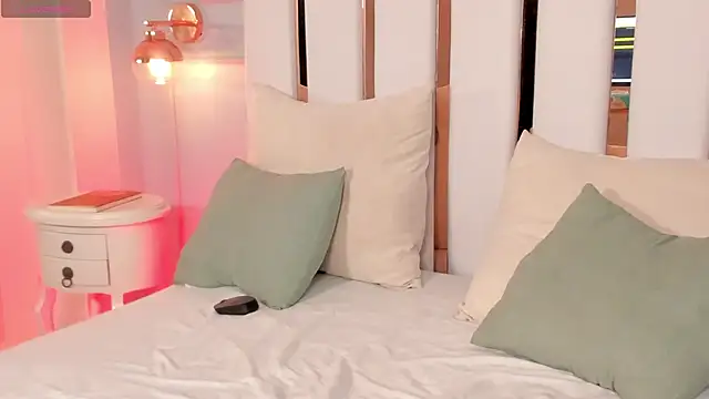 regina noctixx online show from April 2026 07:00:02 AM