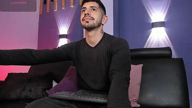 AlejandroStormm online show from June 2026 07:00:02 AM