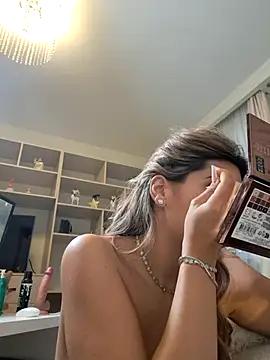 Bella Posh online show from December 2025 06:31:02 AM