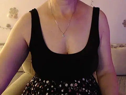 YourfantasyGiuly online show from July 2026 06:37:02 AM