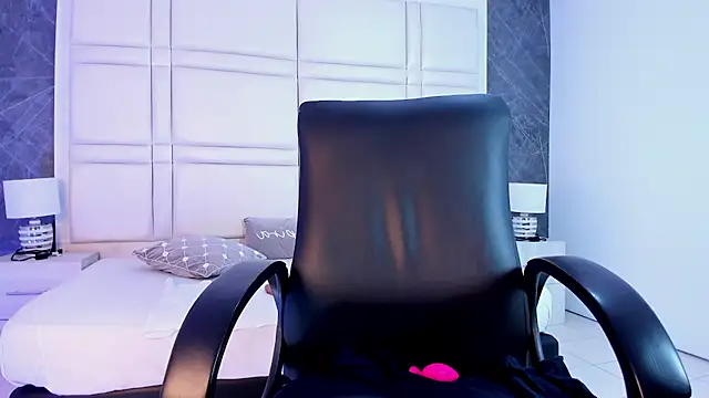 Ivaannaa  online show from March 2026 01:14:01 PM