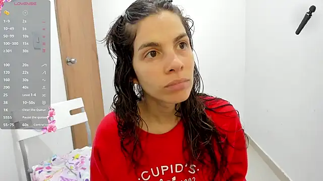 jessyegoldenn online show from April 2026 05:25:01 PM