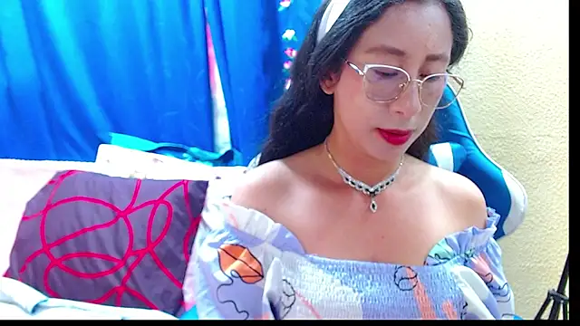Gia leinn online show from July 2026 07:49:01 PM